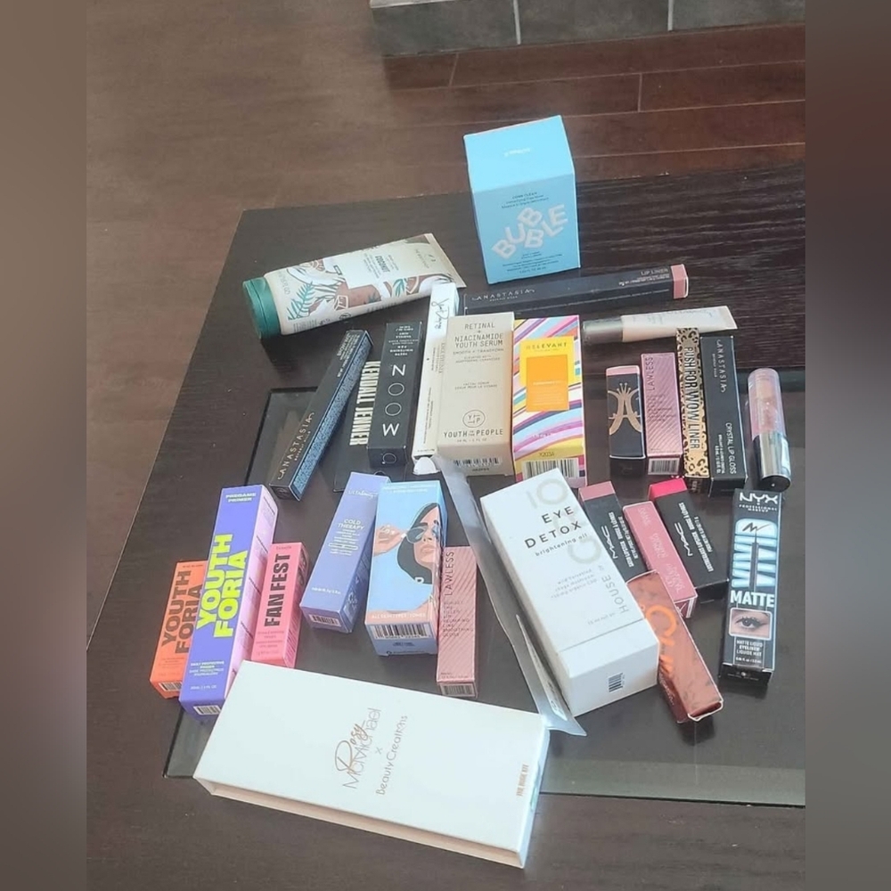 ✨ Luxury Skincare & Beauty Bundle – $500+ Value ✨(House of GRŌ, Relevant, Youth